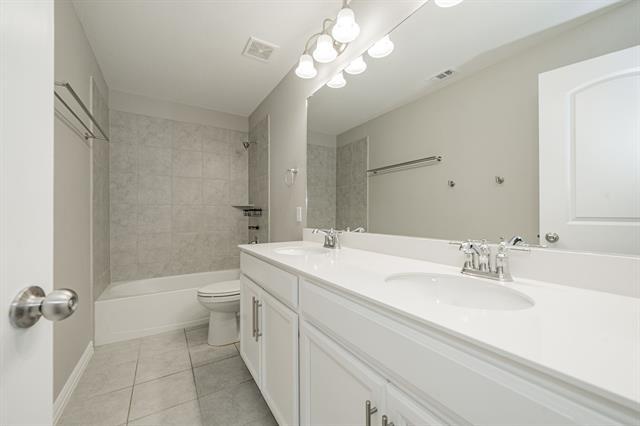 Building Photo - 427 Holt Ln