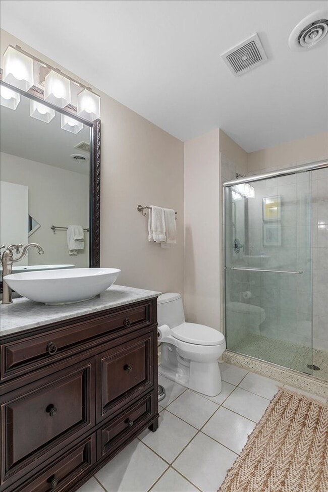 Building Photo - 936 W Madison St