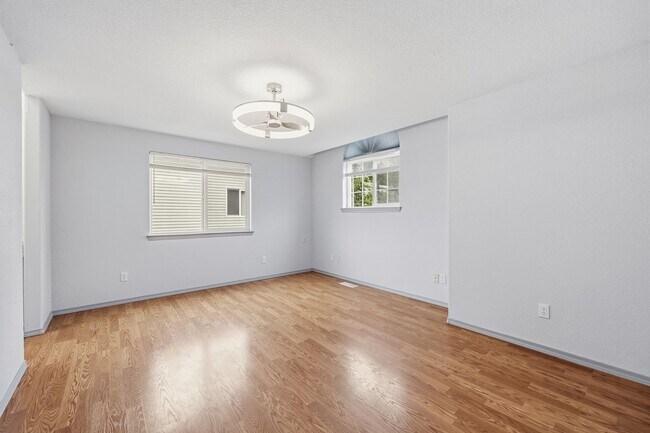Building Photo - 6748 3rd Way SE