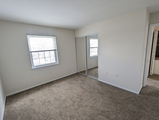 Building Photo - *END UNIT* town home in established Crestwood Neighborhood ready for you mid March!