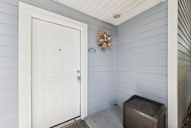 Building Photo - 2532 Grassy Point Dr