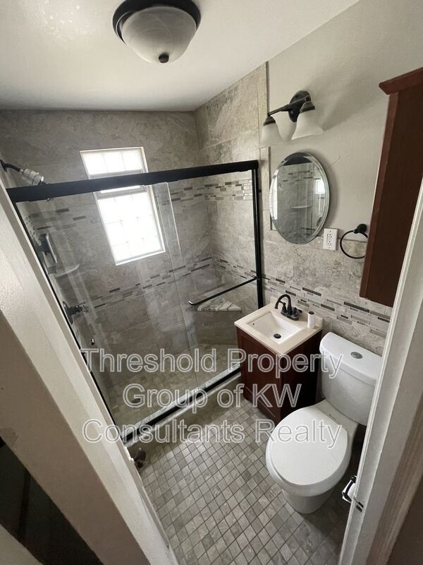 Building Photo - 2208 Arlington Ave