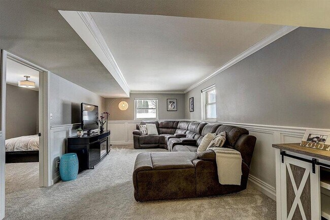 Building Photo - Updated Brookfield 4 bedroom home