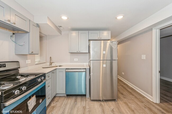 Building Photo - 2626 N Ridgeway Ave