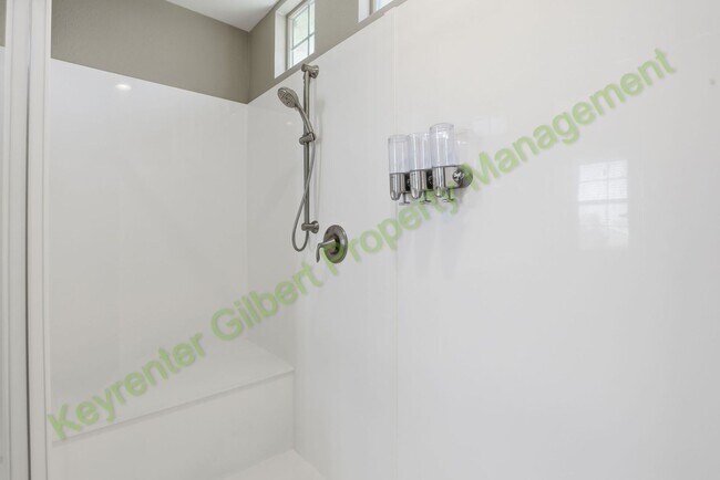 Building Photo - Charming 3-bed/3bath Gilbert Corner Lot Ho...