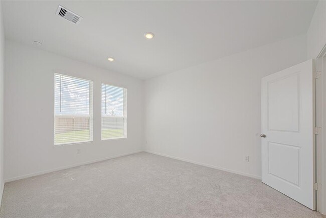Building Photo - 6743 Iron Clover Dr