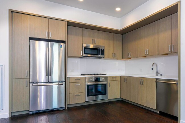 Building Photo - 1 bedroom, 3/4 bathroom luxury condo with ...