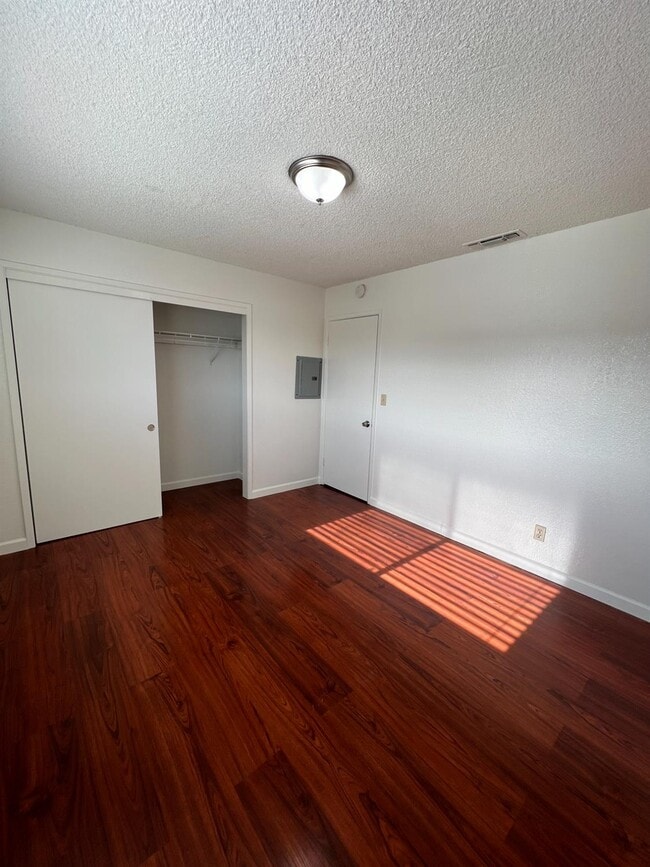 Building Photo - 3344 E Sierra Madre Ave