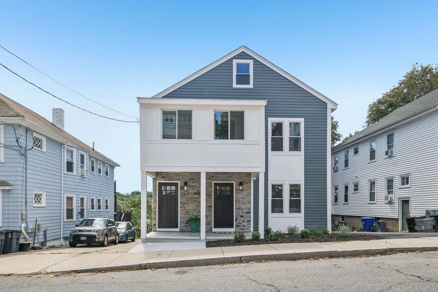 Building Photo - 34 Larch St