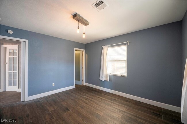 Building Photo - 550 Karen Way