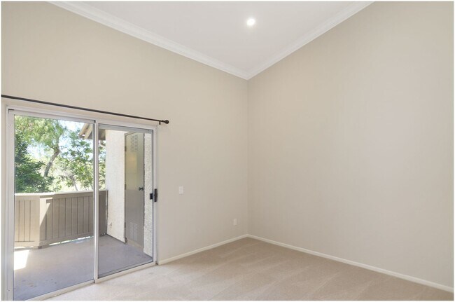 Building Photo - 6 Corniche Dr