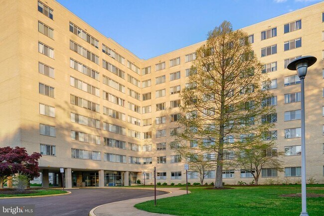 Building Photo - 6641 Wakefield Dr
