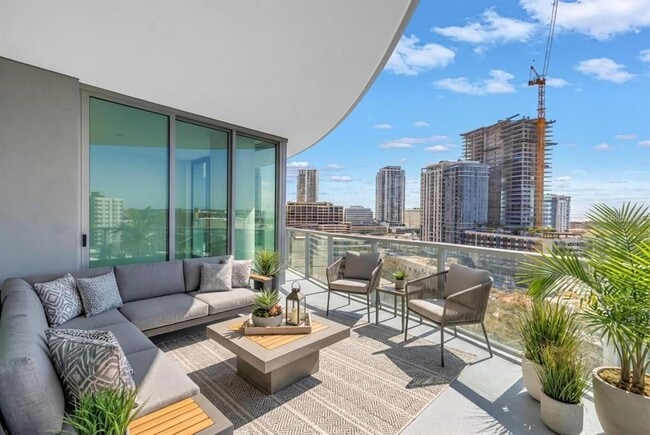 Building Photo - 400 Central Ave