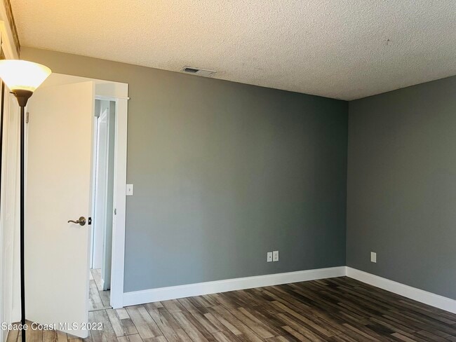 Building Photo - 3005 Sir Hamilton Cir