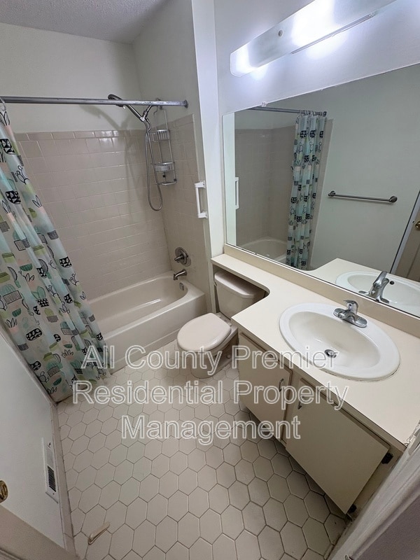 Building Photo - 3605 Pinhorn Dr