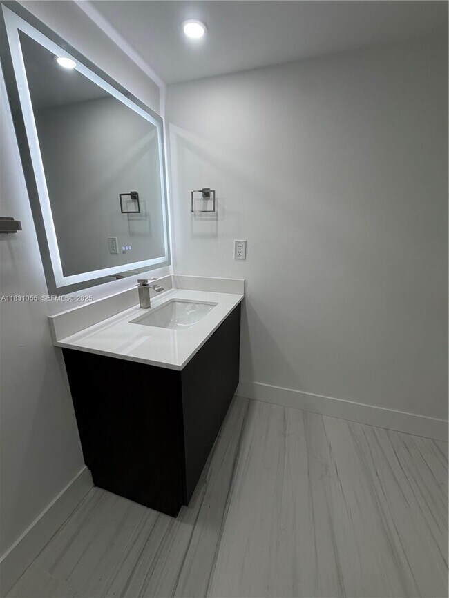 Building Photo - 16251 Golf Club Rd