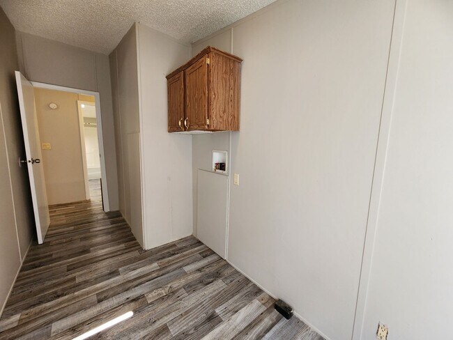 Building Photo - 3 Bed 2 Bath  FENCED land w/ Workshop 3 Miles from WEC!