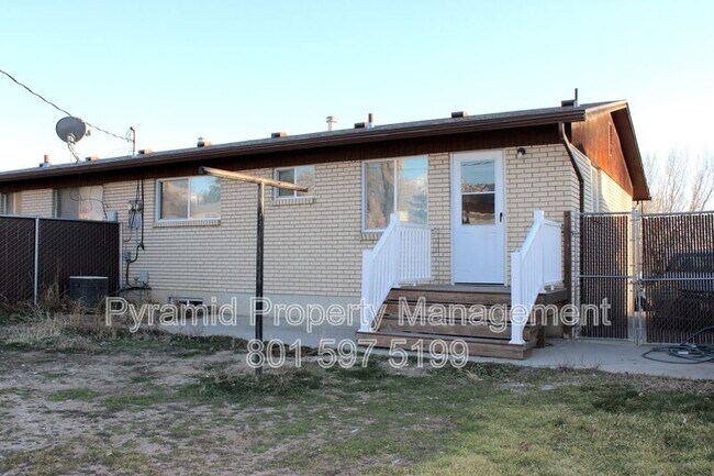 Building Photo - 825 E 760 N