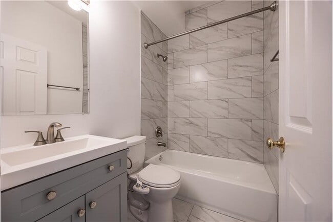 Building Photo - 855 W Erie St