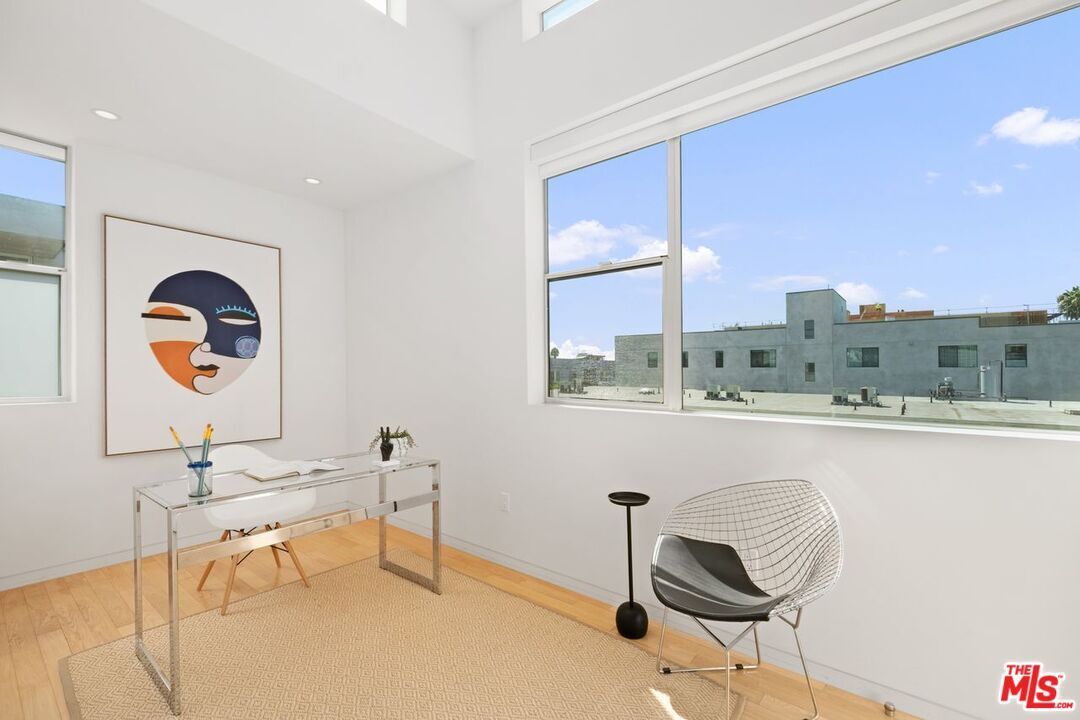 Building Photo - 742 N Hudson Ave