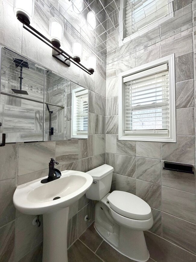 Building Photo - 2811 Thrush Dr