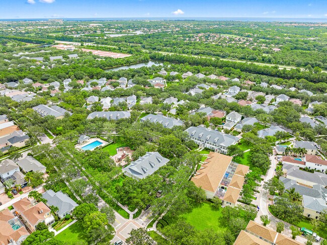 Building Photo - 196 Poinciana Dr