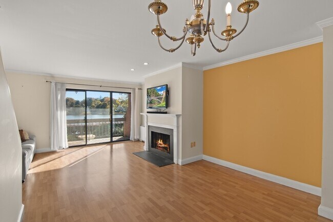 Building Photo - 7 River Rd