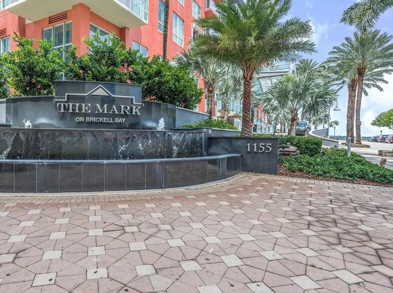 Building Photo - 1155 Brickell Bay Dr