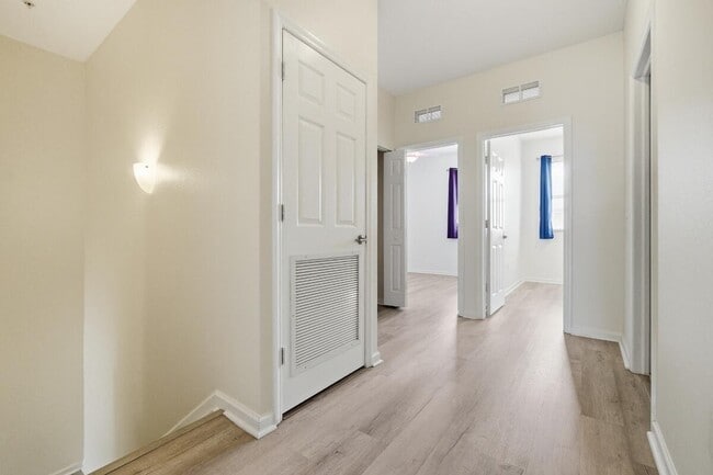 Building Photo - 4501 Mimosa Terrace