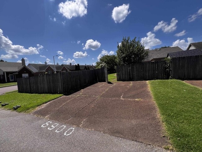 Building Photo - 6900 Wrigley Dr