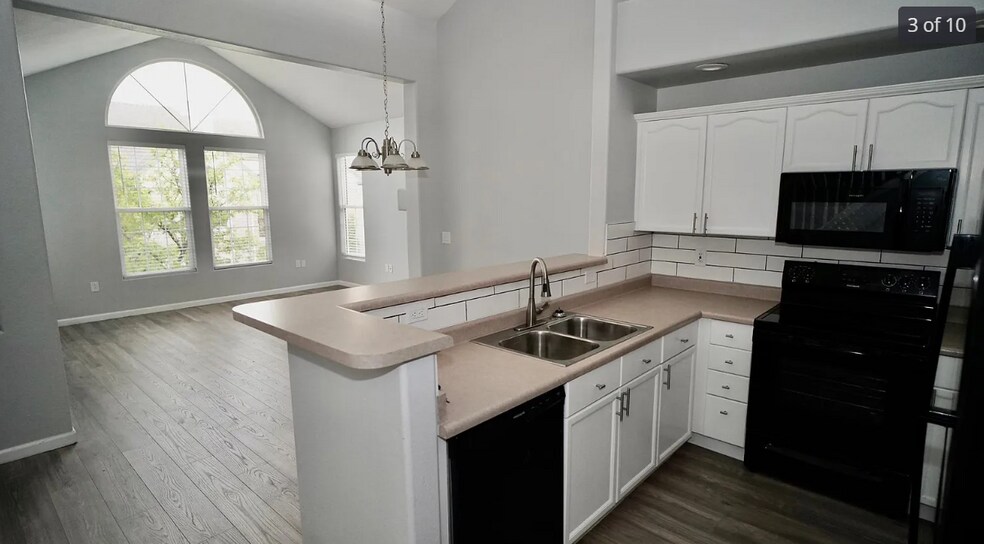 Building Photo - 3912 S Carson St