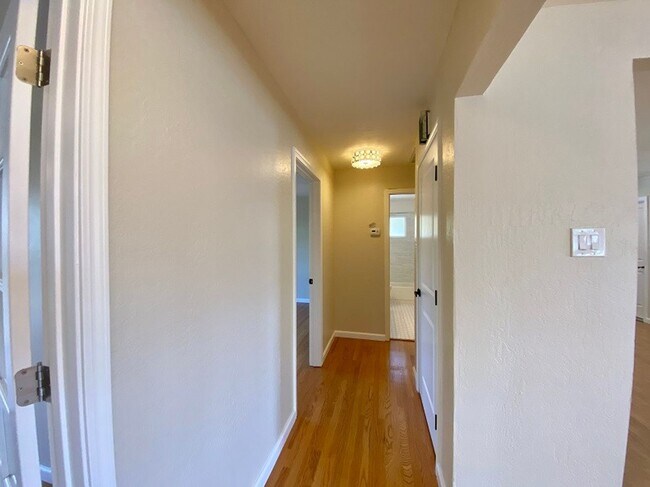 Building Photo - Centrally Located Three Bedroom North Napa Home