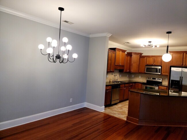 Building Photo - 2316 Dovedale Dr