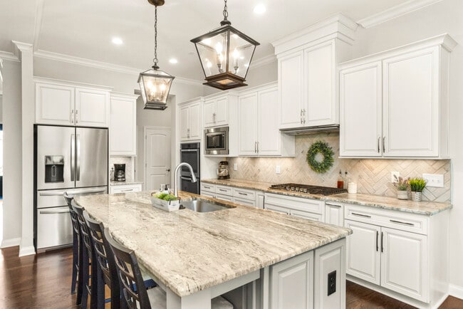 Building Photo - 2024 Albatross Way