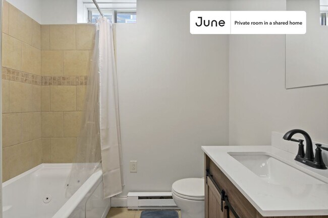 Building Photo - Room in Shared 5 bed/2.5 bath home in Roxbury