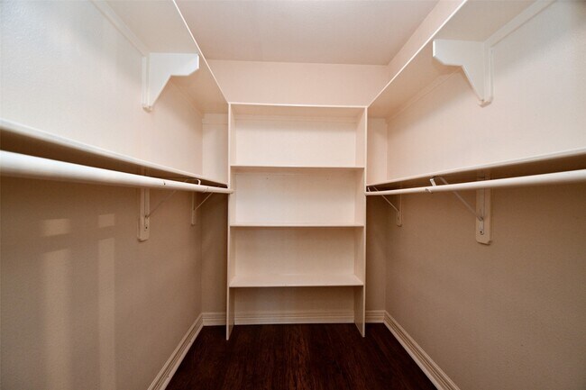 Building Photo - 5211 Holly View Dr