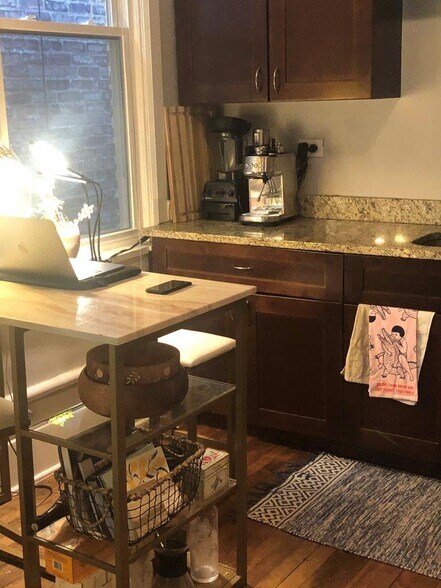 Building Photo - 2245 W Shakespeare Ave