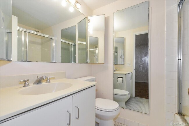 Building Photo - 12 Bond St