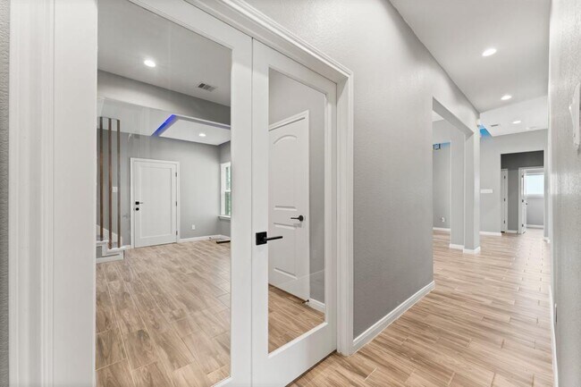 Building Photo - 12511 Savage Ct