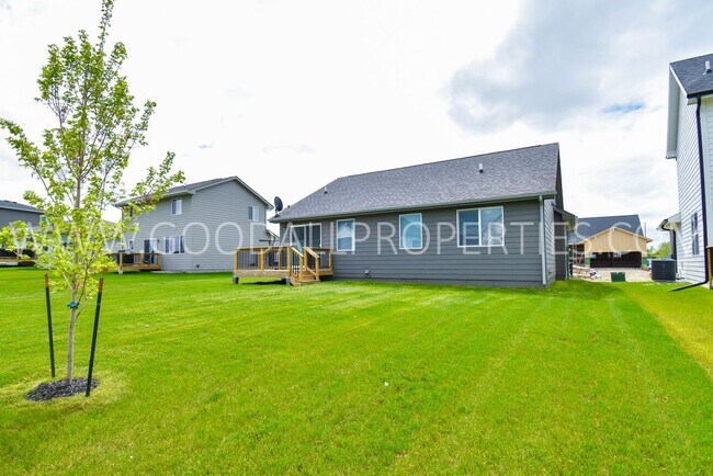 Building Photo - 3 Bedroom 2 Bath Home in Clive / Waukee School District