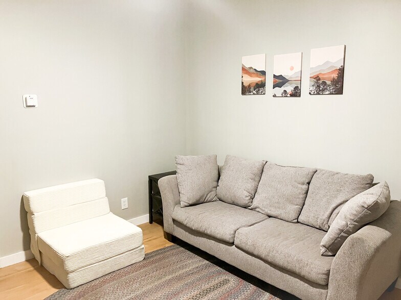 Full living room - 5 Lincoln Ave