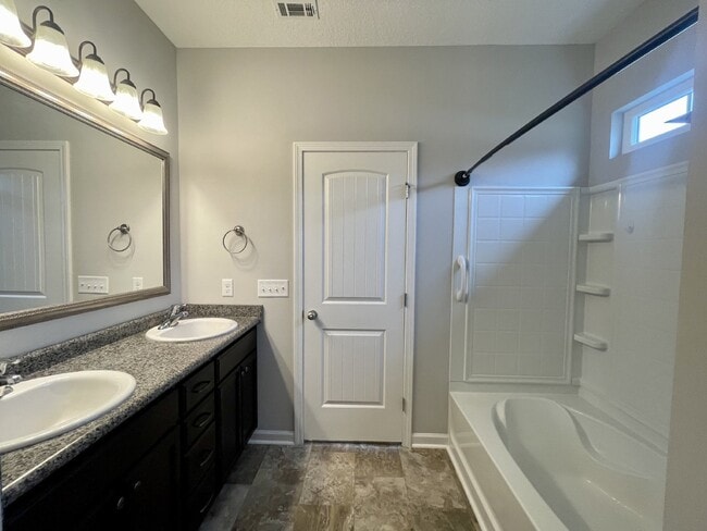 Building Photo - Home For Rent