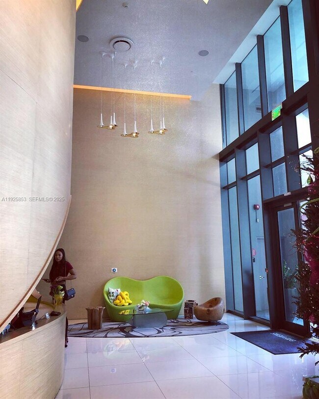 Building Photo - 501 NE 31st St