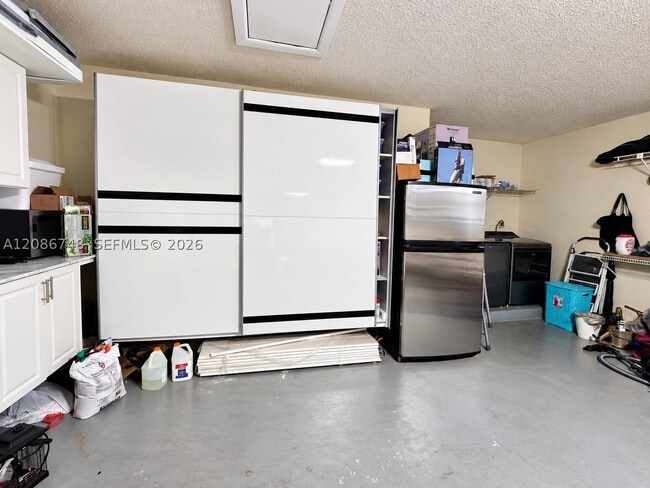 Building Photo - 21034 Chinaberry Dr