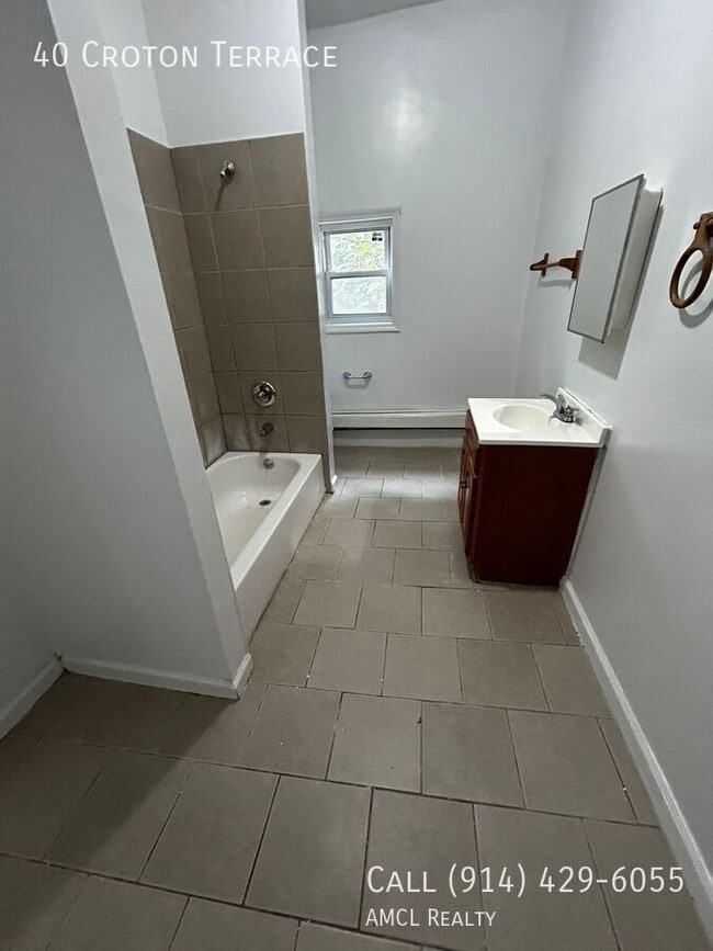 Building Photo - 40 Croton Terrace