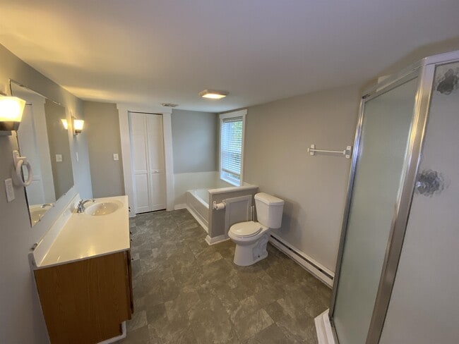 Building Photo - 212 York St