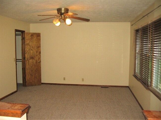 Building Photo - 303 Pierce St