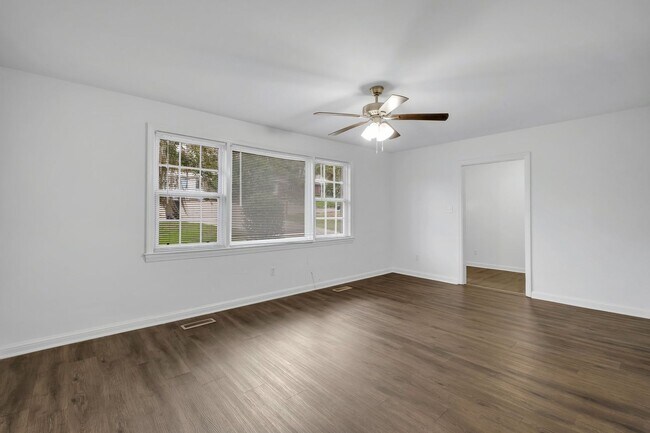 Building Photo - 242 S Lipona Rd
