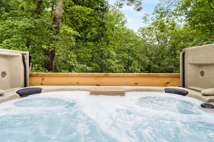 Hot Tub - 131 Pier Point Dr