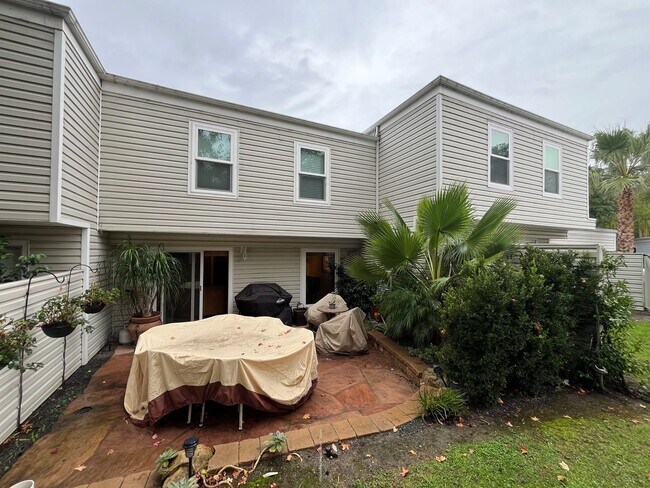 Building Photo - Very Nice Condo! 3 Miles to Cal Poly Groups Welcome Available June